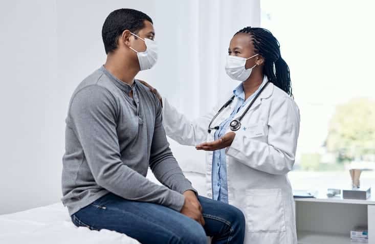 Patient 360: Image of a doctor having a consultation with a patient